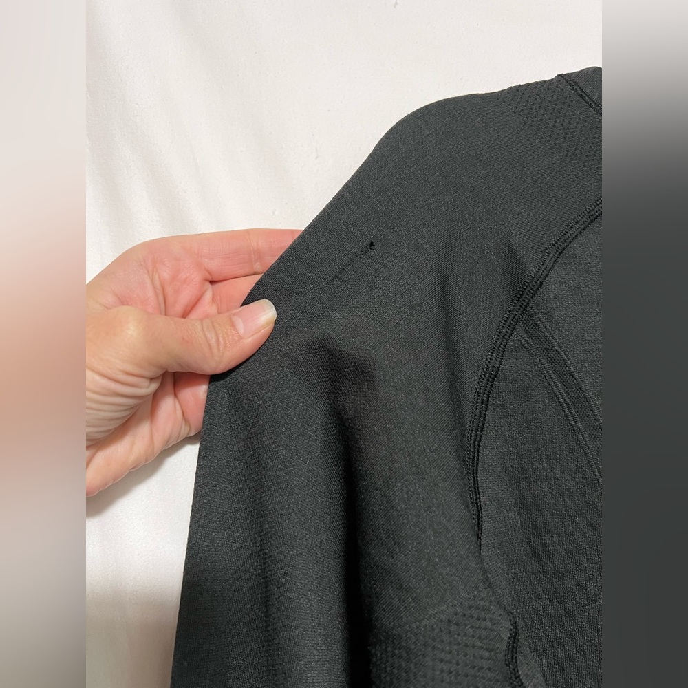 Lululemon Black Swiftly Tech Long Sleeve Crew Thumb Holes Run Yoga Activewear - Picture 10 of 12